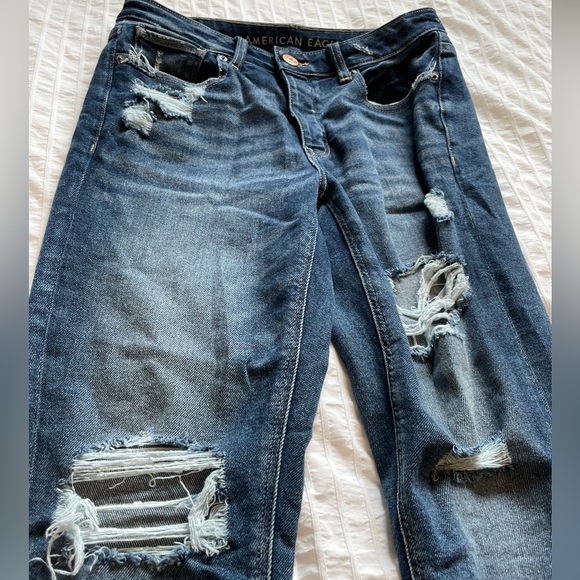 American Eagle Dark Wash Distressed Tomgirl Jwans - Picture 2 of 6